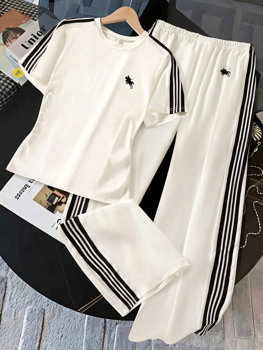 SHEIN Bộ đồ liền thân, tay ngắn, kiểu dáng thường ngày, in offset, thích hợp cho mùa xuân và mùa hè, bộ đồ đi làm mùa hè cho nữ tuổi teen, quần ống đứng thể thao và thoải mái, bộ hai mảnh tay ngắn nhẹ nhàng và dễ chịu. - trắng - Xem 1