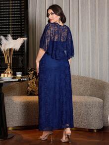 Modelyn Châle en dentelle bleu marine avec décoration de boutons de perle + Robe en dentelle à bretelles fines, Ensemble élégant et luxueux de 2 pièces - bleu indigo - Voir 2