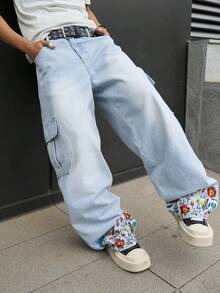 Manfinity EMRG 男士休闲街头风多口袋刺绣蓝色牛仔裤 - 淺色水洗藍 - 查看 7