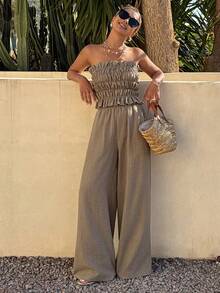 Livesso Bộ đồ mùa xuân hè gồm áo ống xếp ly phối họa tiết và quần ống đứng, kiểu dáng rộng rãi, thoải mái, phù hợp cho kỳ nghỉ, đi biển, công sở. Bộ 2 mảnh dành cho nữ, thích hợp mặc đi biển, nghỉ dưỡng hoặc đi nghỉ mát. - Màu be - Xem 2