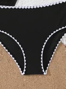 SHEIN 3件套少女纯色针织贝壳刺绣比基尼套装，休闲优雅，适合游泳、夏季海滩、泳池、度假、假日穿着。少女两件套比基尼套装，少女夏季套装，夏季假日套装，女童夏季套装。 - 黑色 - 查看 4