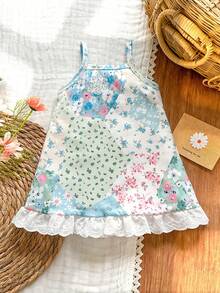 SHEIN Vintaside Kids 1 chiếc đầm hè kẻ caro cho bé gái, màu sắc chuyển gradient nhẹ nhàng, họa tiết kẻ caro cổ điển tối giản nhưng vẫn thời trang, điểm nhấn là chiếc nơ xinh xắn phía sau, kiểu dáng rộng rãi thoải mái, phù hợp cho những buổi đi dạo ngoài trời, thời gian thư giãn ở nhà, những chuyến đi chơi cùng bố mẹ, các bữa tiệc và những dịp vui vẻ khác. - Màu xanh lam - Xem 2