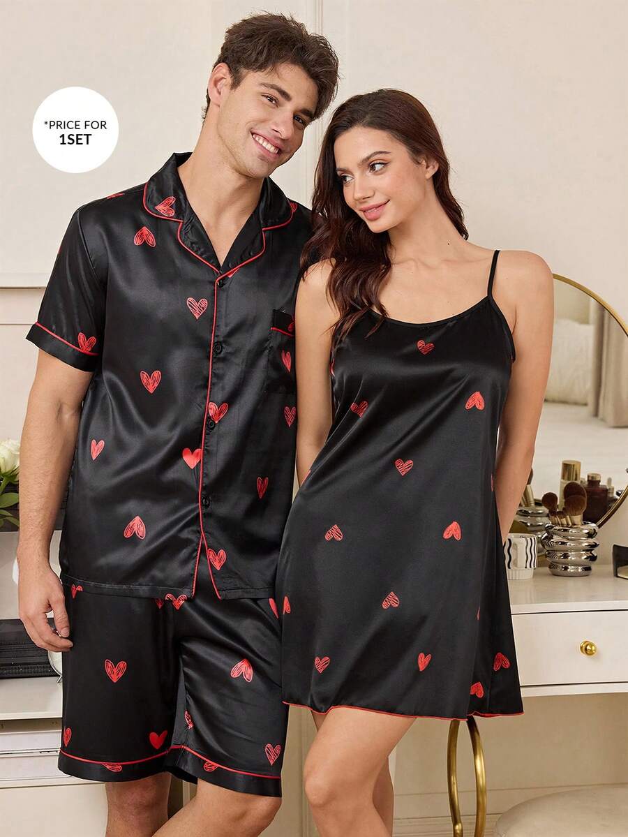 Herrpyjamaset i satin med hjärtmönster, krage och shorts, svart bakgrund - Svart - Visa 1