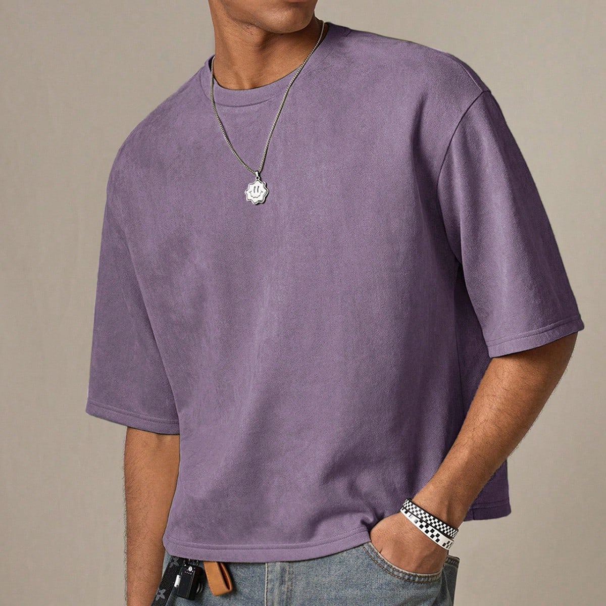 Camiseta de manga corta casual y holgada con bordado numérico para hombre