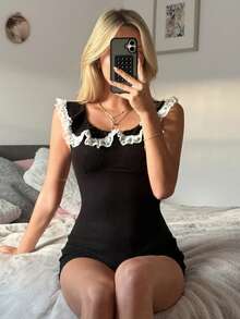 DAZY 女士无袖蕾丝荷叶边领修身短款连体睡衣，夏季 - 黑色 - 查看 4