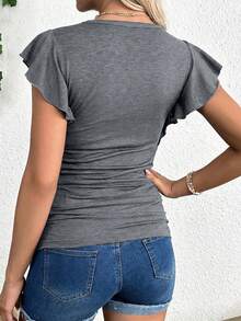 SHEIN 夏季灰色孕妇T恤，侧边褶皱和荷叶边袖口，适合日常休闲穿着。纯色褶皱休闲修身圆领T恤，荷叶边袖上衣，灰色上衣，女士灰色上衣，哺乳衬衫，女士褶皱上衣，灰色上衣，女士短袖上衣，女士灰色上衣，女士休闲上衣，女士上衣，女士优雅上衣，孕妇上衣，孕妇装，女士衬衫，新款T恤，女士孕妇衬衫，褶皱孕妇上衣，灰色孕妇衬衫，女士上衣，衬衫，T恤，女士纯色T恤，女士修身上衣，女士衬衫，T恤 - 灰色 - 查看 2