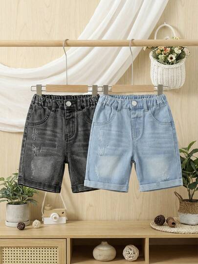 Quần short denim dáng rộng nhiều màu sắc cho bé trai, kiểu dáng wash bạc màu, cạp chun co giãn và gấu quần được cuộn lên. Được làm từ chất liệu denim cotton mềm mại, nhẹ, là món đồ không thể thiếu cho phong cách thời trang. Thích hợp cho mùa xuân/hè, mặc thường ngày, chụp ảnh, đi chơi, tụ họp. Hàng mới về mùa hè 2026.