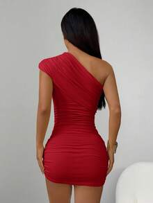 SHEIN PETITE Vestido mini ajustado con pliegues de unicolor para mujer, atuendos de verano y club, sexy - Rojo - Ver 2