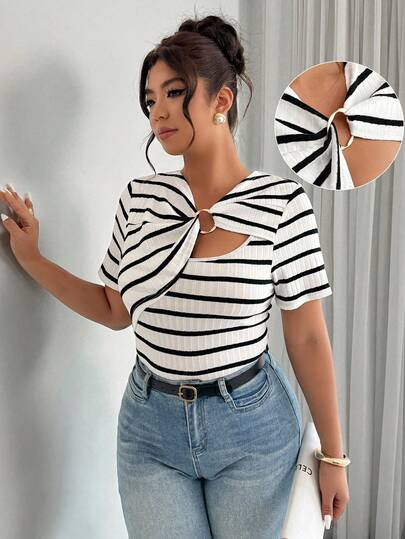 Elenzga Camiseta de manga corta con decoración de hebilla metálica, plisada y asimétrica, de estilo casual para mujer talla grande, de tela suave y a rayas, para primavera/verano