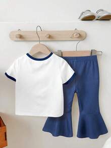 1 Bộ quần áo mùa hè cho bé gái: Áo thun ngắn tay in hình trái tim dễ thương và quần ống loe giả denim thắt nơ, chất liệu vải dệt kim mềm mại và thoải mái, thích hợp cho bé mặc ngoài trời từ mùa xuân đến mùa hè. - Nhiều màu - Xem 2