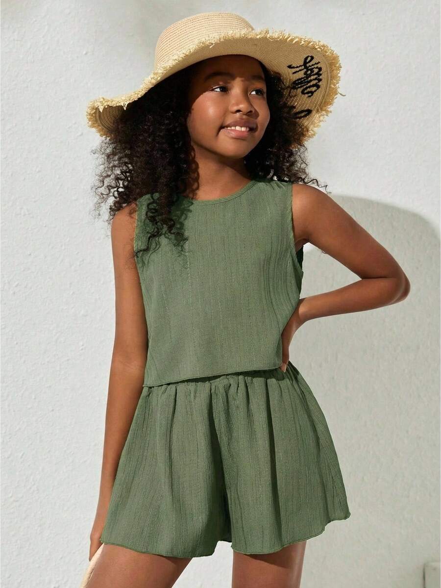 SHEIN Conjunto de niña preadolescente de top sin mangas de unicolor tejido informal y shorts sueltos - Verde militar - Ver 1