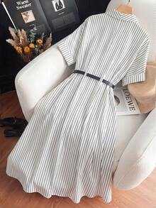 GlowEve 黑白条纹数码印花翻领V领腰带设计优雅职业连衣裙，适合正式场合、职场、会议、教师、学生等，春夏新款时尚必备单品 - 黑與白 - 查看 2