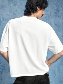 ROMWE MEN Goth Camiseta blanca de manga corta con cuello en V y estampado de cruz para hombres - Blanco y Negro - Ver 3