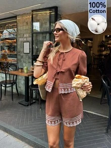 Serisse 2 Peças Conjunto de Top com Detalhe de Bordado e Amarração na Frente com Manga Pétalas e Shorts para Férias de Verão Feminino - Café - Visão 3