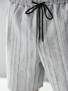 SLATEMANN Set da uomo composto da camicia a righe con bottoni e pantaloncini corti (set da 2 pezzi), un outfit casual jacquard da uomo, adatto per vacanze, spiaggia, uso casual quotidiano e abbigliamento estivo, comodo e versatile. - Grigio - Visualizzare 5