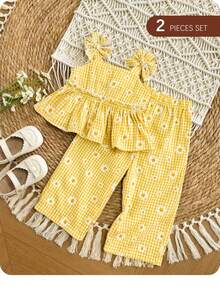 SHEIN Baby Girl Vacation Casual Yellow Plaid Floral Bow Decor Camisole And Pants Set Baby Girl Two Pieces Set Cute Baby Girl Outfit Vintage Style Baby Outfit Baby Girls Daisy Outfit Yellow Baby Girl Outfit, Kids - Yellow - View 1