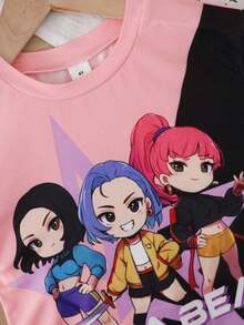 SHEIN Set de 2 piezas con camiseta de manga corta de cuello redondo suave y pantalones cortos de cintura elástica con personaje de dibujos animados de K-pop rosa para niña, adecuado para uso casual y salidas en primavera/verano - Multicolor - Ver 4
