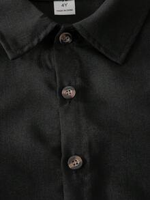 SHEIN Explorewe 男童休闲纯色短袖衬衫短裤套装（2件套），适合日常休闲、度假、运动、上学、户外活动、夏季穿着。 - 黑色 - 查看 9