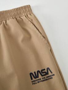 SHEIN Vacaura 2件套男童印花黑色短袖T恤+米色工装裤休闲套装，春夏款 - 卡其色 - 查看 7