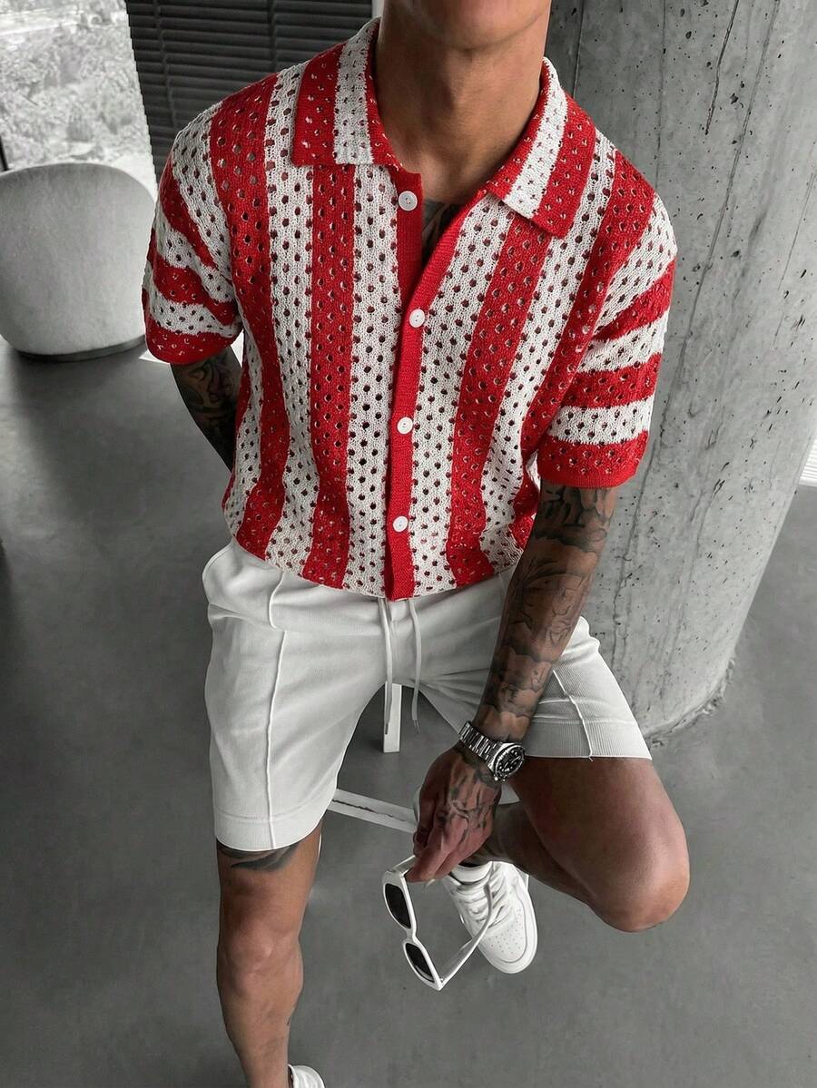 Manfinity LEGND Suéter de punto con botones delanteros, de manga corta y con contraste de rayas y calado - Rojo - Ver 1