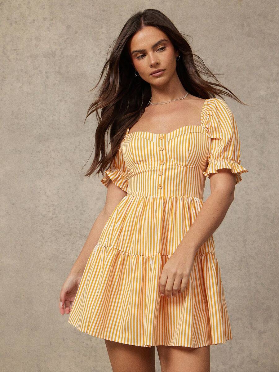 WESTFADE 甜心领口花朵纽扣前襟短泡泡袖层叠荷叶边修身A字迷你连衣裙，适合春季、夏季、度假穿着，休闲、可爱、波西米亚风，纳什维尔度假风 - 黃色 - 查看 1