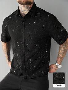 SLATEMANN 男士短袖衬衫，闪亮波浪纹面料，尽显男士古朴气质，适合日常休闲、周末旅行、户外活动、探险旅行、轻松的工作环境或半正式场合，也是送给男友/丈夫、周年纪念/生日、派对、夏季假期、婚礼、春夏交替、狂欢节等场合的理想之选。此外，还有一款男士炫目黑色图案短袖衬衫，饰有闪亮点缀，适合夜间外出穿着。其他款式包括男士闪亮衬衫、男士水钻衬衫、星空衬衫、太空衬衫和男士哥特衬衫。 - 黑色 - 查看 1