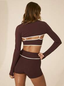 Aralina Conjunto deportivo de top corto de tirantes acanalado de manga larga y shorts para mujer - Marrón - Ver 2