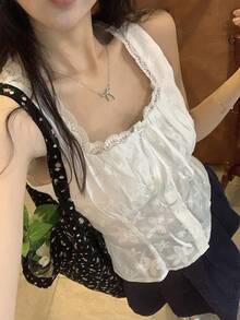 DAZY 春夏时尚白色拼接系带抹胸上衣，纹理面料蕾丝拼接，性感音乐节、情人节、休闲海滩度假必备，修身腰部吊带背心 - 白色 - 查看 5