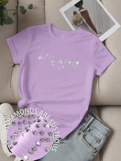 EMERY ROSE Camiseta de manga corta casual con estampado de texto "MILANO ITALY" para mujer de talla grande