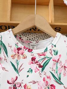 女童春夏休闲简约新款连衣裙,粉色碎花数码印花针织面料,圆领无袖荷叶边腰身连衣裙,适合可爱、优雅、简约的小女孩,适合日常、上学、外出、海滩、派对等场合。春夏儿童连衣裙,白色碎花连衣裙,女童短袖连衣裙,小女孩连衣裙,热带风情连衣裙 - 彩色 - 查看 8