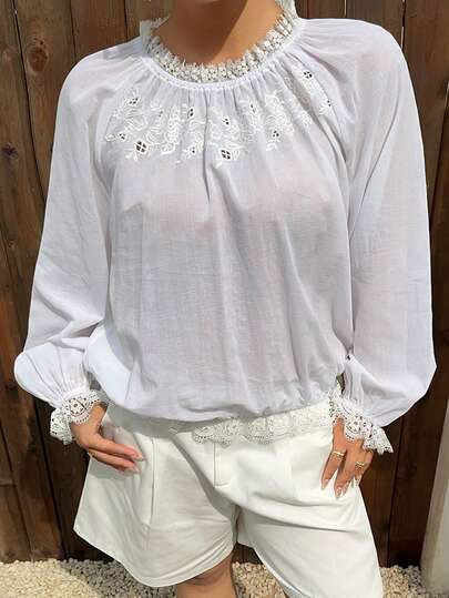 Dazy Plus Blusa holgada y transparente de talla grande para mujer con bordado floral, encaje de contraste y mangas con volantes, adecuada para , verano y otoño