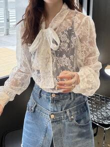 FRIFUL 女士系带蝴蝶结蕾丝拼接灯笼袖薄纱衬衫 - 白色 - 查看 1