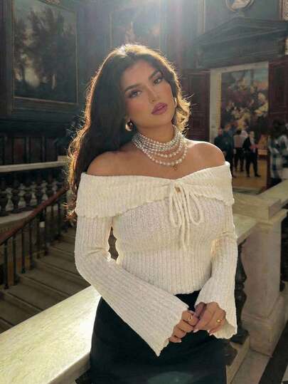 SHEIN MOD 大码女式毛绒露肩纯色喇叭袖T恤，适合万圣节、露肩上衣、音乐会、波西米亚风、返校季、秋季、外出等场合，时尚百搭，尽显西部风情。