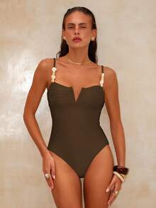 Swim Chiccia 女款夏季優雅海灘咖啡棕色一件式泳衣，復古細肩帶不對稱珠飾裝飾抓皺胸部V背修身款，適合春季與度假 - 棕色 - 查看 14