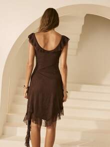 Aralina 女士纯色荷叶边蕾丝扭腰优雅中长连衣裙，适合约会和派对穿着 - 咖啡棕 - 查看 2