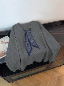 GlowEve CURVE Sweater Pullover Lengan Panjang Minimalis Leher V dengan Tali Pengikat Ukuran Besar - Dark Grey - View 3