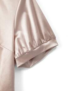 GlowEve CURVE 大码女式优雅亮面夏季衬衫，领口饰有珍珠，适合办公室、约会、毕业典礼、节日、情人节、音乐节、母亲节、万圣节、感恩节、复活节、国庆节、舞会、派对、婚礼季、户外活动等场合。 - 杏色 - 查看 6