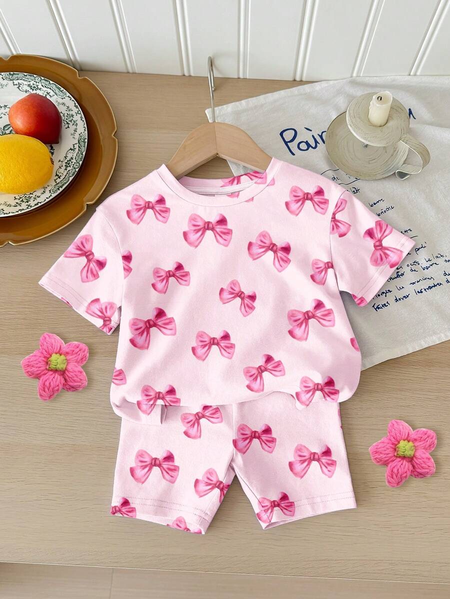 SHEIN 甜美可爱的复古粉色蝴蝶结印花图案，女婴两件套休闲家居服套装 - T恤和短裤，适合夏季穿着 - 彩色 - 查看 1