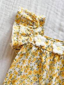 SHEIN Vintaside Kids 女童藍白條紋方領荷葉袖花卉裝飾寬鬆A字洋裝，適合休閒、海灘、夏季度假穿著 - 黃色 - 查看 10