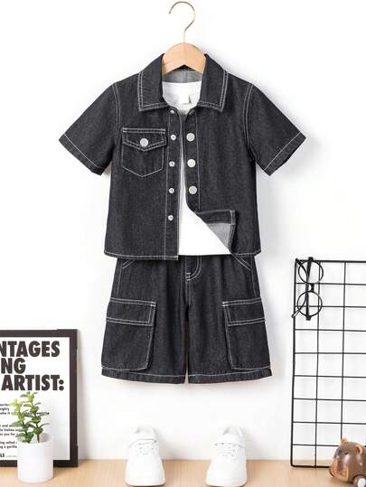 2件套男童牛仔套装，2026夏季新款，中等牛仔色，休闲街头风，黑色牛仔短袖T恤+多口袋牛仔短裤，宽松直筒版型，面料舒适，适合日常穿着、上学、通勤。