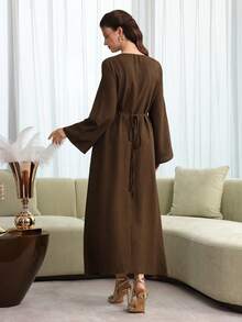 Yasmyna 女士春夏梭织长袖系腰串珠A字优雅休闲土耳其长裙及阿拉伯传统罩袍 - 棕色 - 查看 2