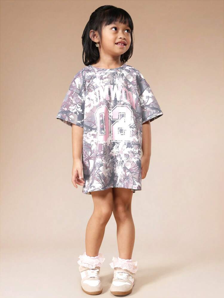 Abito T-shirt con stampa mimetica e numero