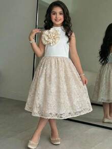 Vestido infantil elegante com bordado floral em tule, sem mangas, gola redonda, cintura marcada e modelagem evasê, estilo princesa, para daminhas de honra, cor damasco. - Damasco - Ver 5