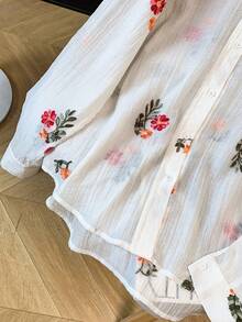 Franclia Bộ đồ nữ gồm áo sơ mi dài tay cài cúc và quần short thêu hoa, kiểu dáng thường ngày. - Màu be - Xem 4