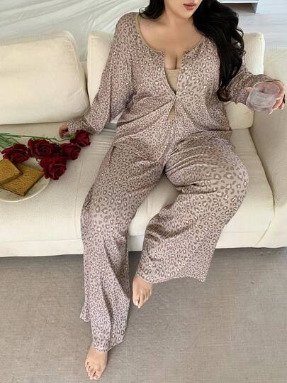 Dazy Plus Conjunto de pijama de talla grande con top de manga larga con botones y estampado de leopardo, camiseta interior de unicolor y pantalones, para otoño