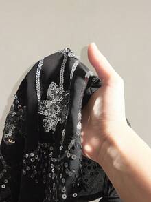 SHEIN ICON Áo hai dây nữ màu xanh dương thêu hạt cườm họa tiết hoa Y2K, vạt áo bất đối xứng, kiểu dáng ôm sát, gợi cảm, thích hợp mặc ngoài vào mùa hè. - màu đen - Xem 11