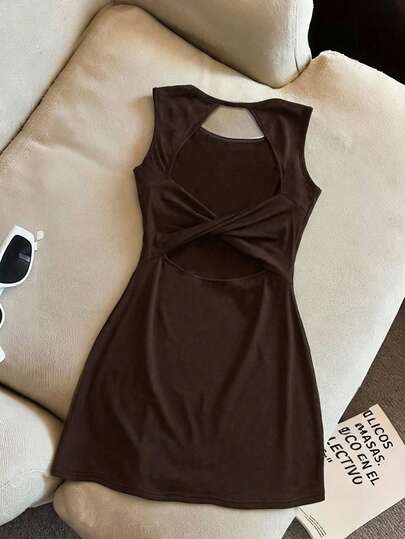 INAWLY Modisches, sexy Damen Minikleid in Unifarbe mit rückenfreiem, ärmellosen Design