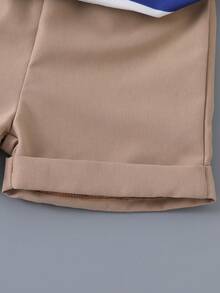 SHEIN Playful Pals 两件套幼儿男童蓝白条纹短袖Polo衫和卡其色短裤套装。采用优质面料，舒适亲肤。Polo衫配有黑色滚边领，短裤采用弹性腰带设计，活动自如。时尚条纹设计，适合6个月至3岁儿童日常穿着、学校活动和家庭聚会。短袖套装，男童套装，婴幼儿套装。 - 彩色 - 查看 5