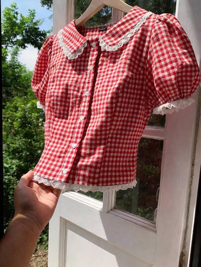 SHEIN MOD Plus Size Women's Summer Casual Countryside Vacation Style Red & White Plaid Print Peter Pan Collar Puff Sleeve Contrast Lace Shirt,Front Fitted Waist Cottage Style Spring Summer Picnic Outdoor Casual Daytime Daily Wear Short Sleeve Top