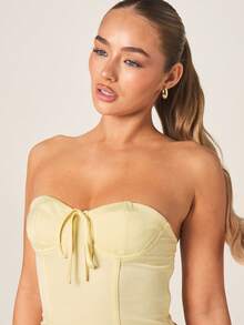 MISSGUIDED 浅黄色系带无肩带束身胸衣，采用立体胸衣设计和甜心领口，适合春夏场合穿着。 - 淡黃色 - 查看 5
